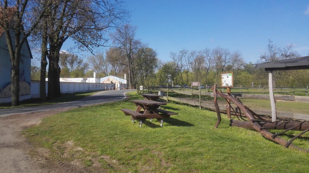 ZOOPARK Zelčín Villa Mělník Exterior foto